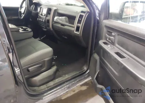 2018 Ram 1500 Express 4X4 6'4 Box z USA, uszkodzony, nr VIN 1C6RR7FT8JS284613